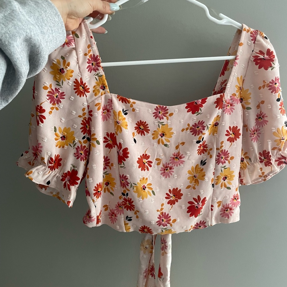 Floral Square-Neck Tie-Back Crop Top in Blush